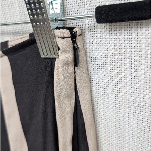 Flynn Skye Black/Cream Striped High Waist Cropped/Ankle Wide Leg Pants, size M - Picture 4 of 8